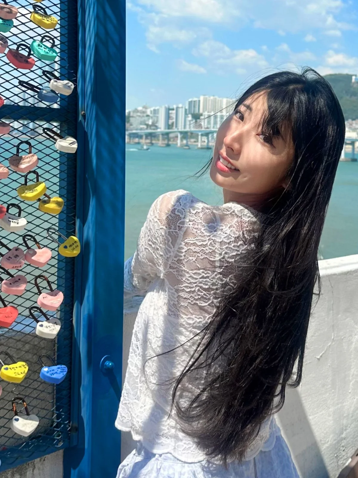 Busan people feed portrait 80